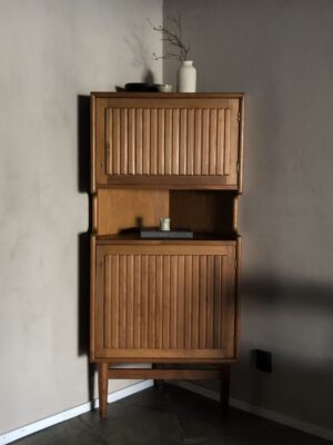 Biri corner cabinet