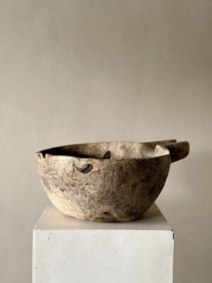 Large antique Scandinavian root bowl, "Trøys," 1800s.