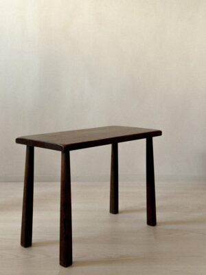 Vintage Brutalist side table in massive oak, France, 1970s.