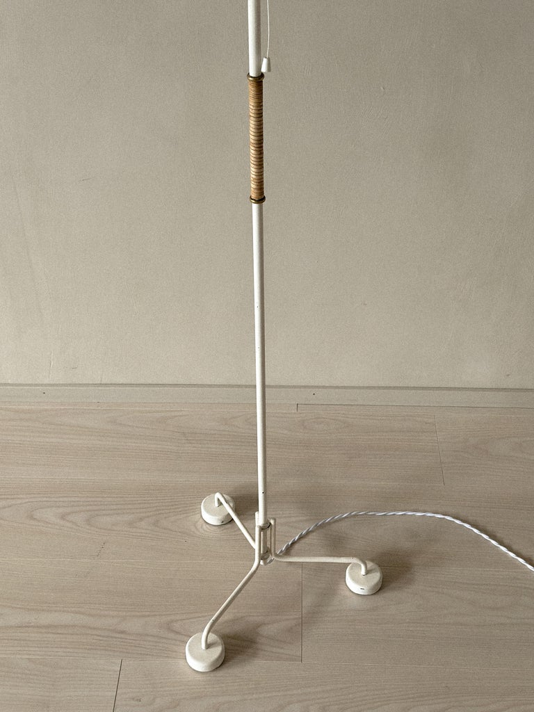 Rattan detail on shaft of Tapiovaara’s Maija the Bee lamp