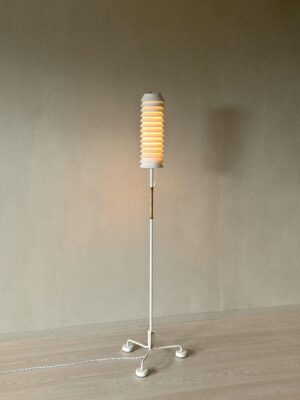 Side view of vintage Tapiovaara floor lamp, Finland