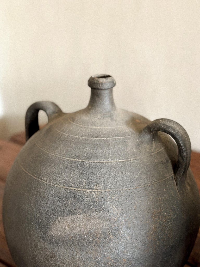 Primitive Spanish vessels with loop handles and matte finish