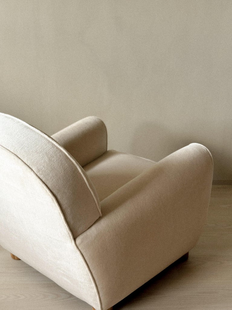 Sustainable wool velvet chair with timeless proportions
