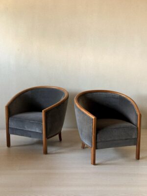 Pair of Norwegian Art Deco egg chairs in grey velour