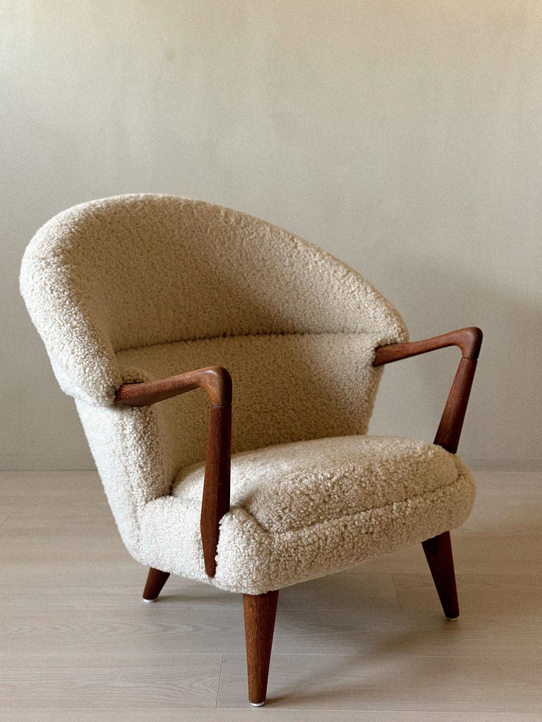 Model 2222 with low seat and high back in sheepskin