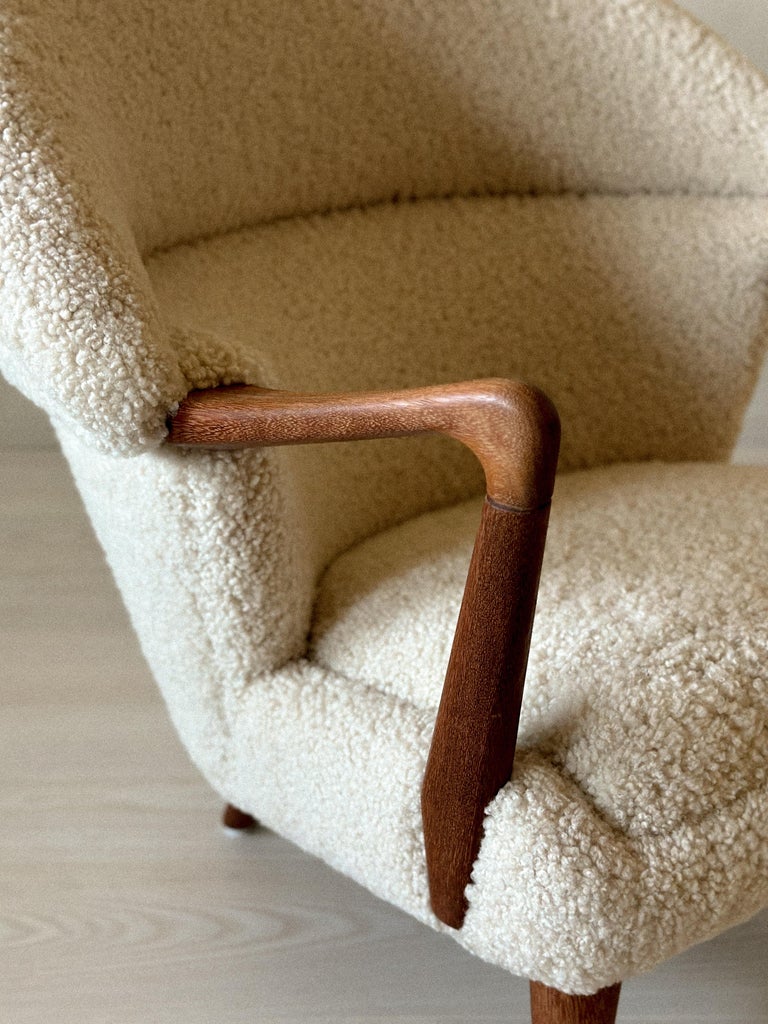 Detail of armrest and joinery on Kayser’s armchair