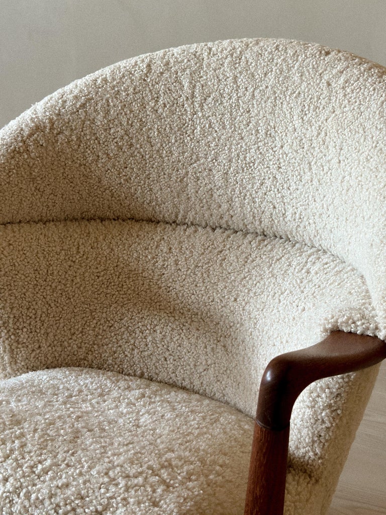 Mid-century armchair with signature Kayser curves