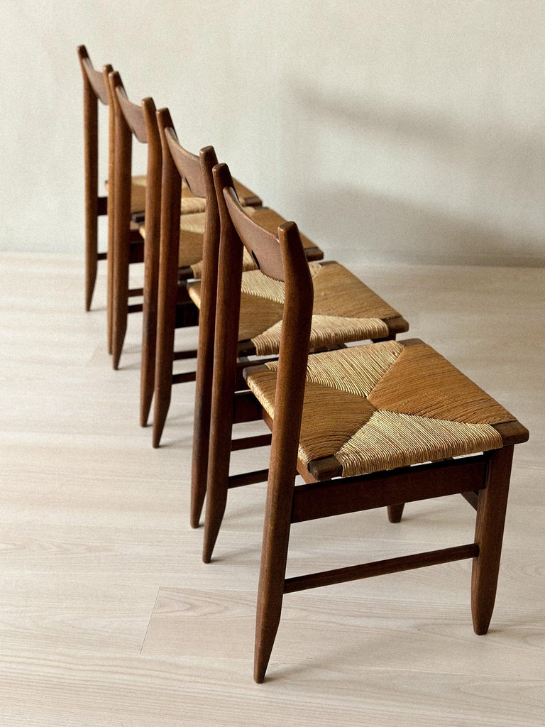 Chairs with curved backrest and natural seat texture