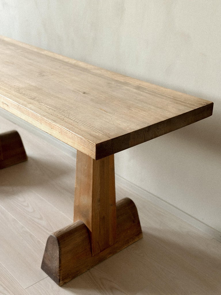 Front view of Utö table with rectangular top and trestle base