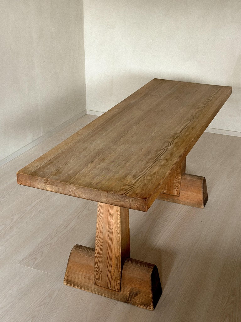Top-down view of Utö table showing wood grain