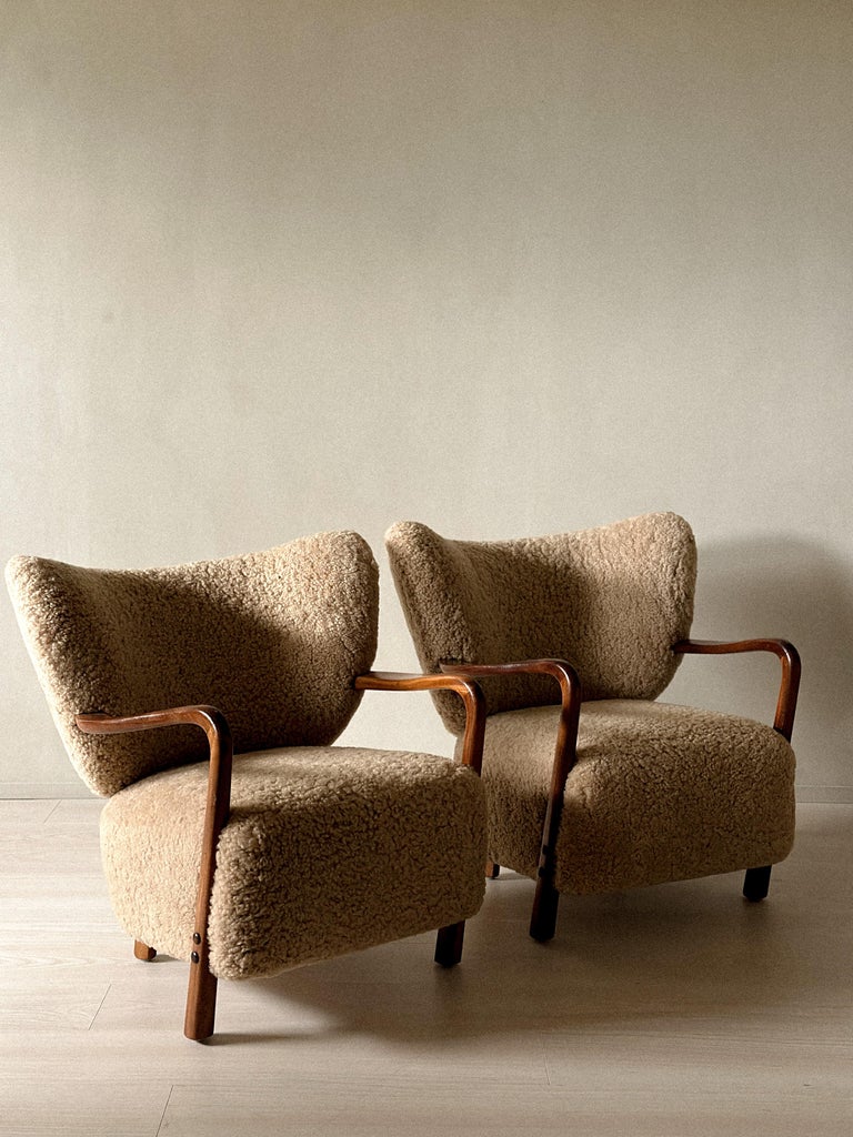Pair of 1930 armchairs showing the blend of comfort and form typical of Danish functionalism.