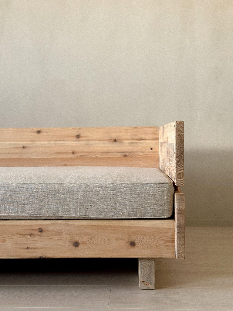 Low profile daybed in pine with light beige cushion