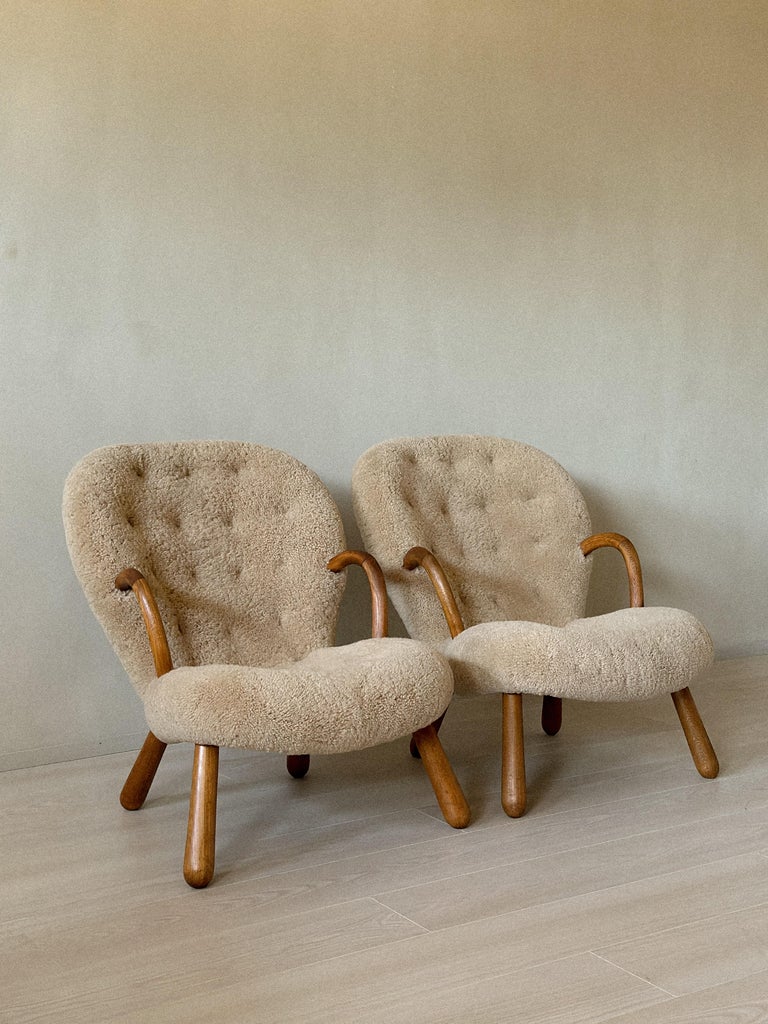 Side profile of vintage Clam Chair with sculptural frame
