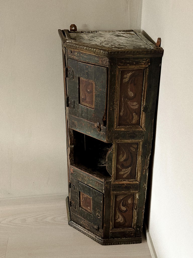 18th-Century Painted Corner Cabinet, Trysil, Norway - Image 10