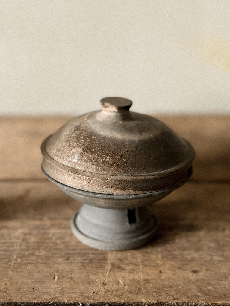 Set of 2 Pedestal Jars, Korea, Silla period (57 BCE – 935 CE) - Image 8