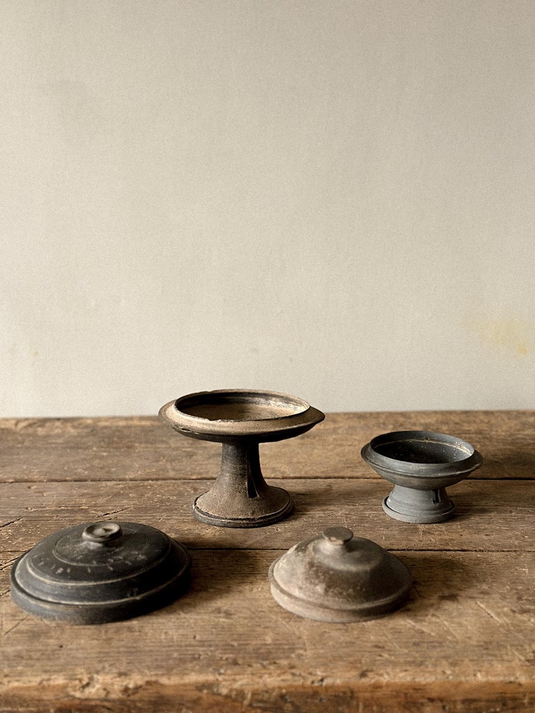 Set of 2 Pedestal Jars, Korea, Silla period (57 BCE – 935 CE) - Image 4