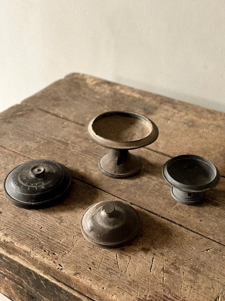 Set of 2 Pedestal Jars, Korea, Silla period (57 BCE – 935 CE) - Image 3