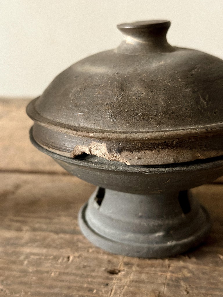 Set of 2 Pedestal Jars, Korea, Silla period (57 BCE – 935 CE) - Image 6