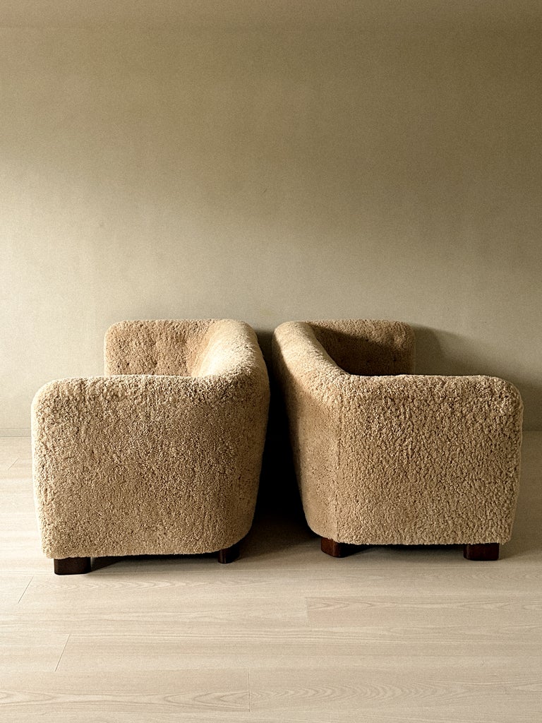 A Rare Pair of Ole Wanscher Sofas, Model 1668, for Fritz Hansen - Image 4
