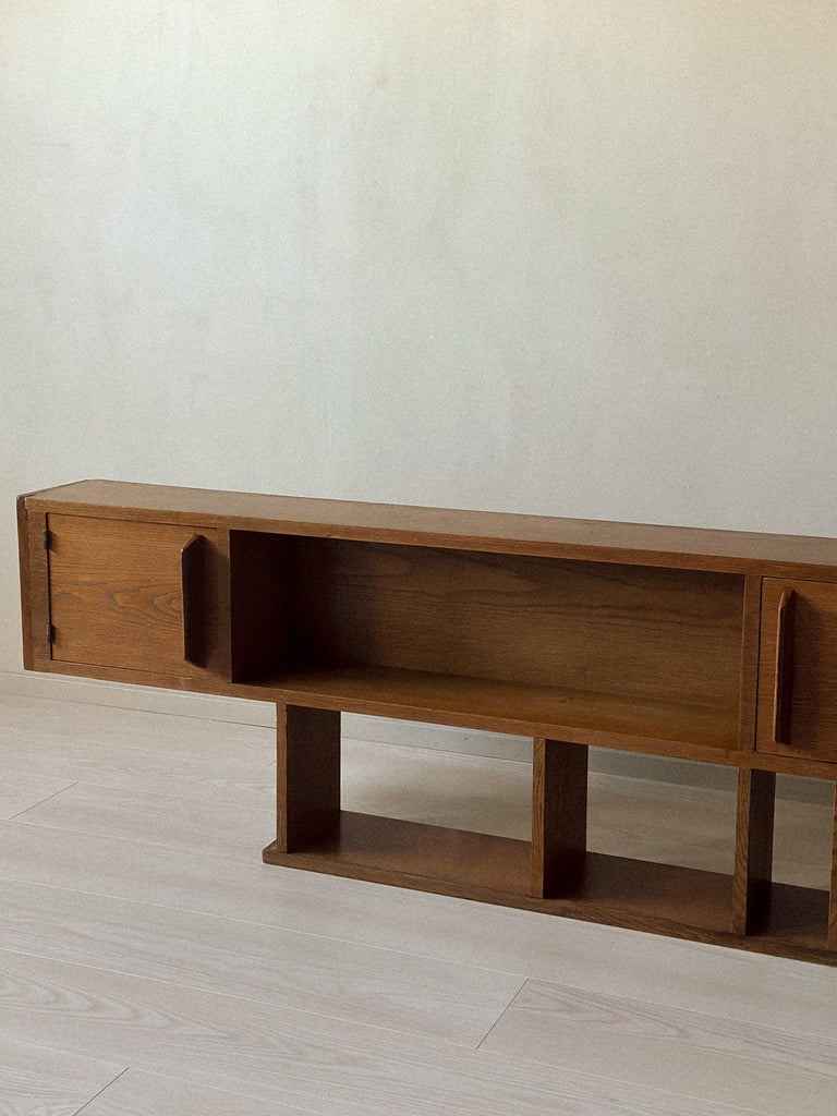 A Mid-Century Oak Wall Shelf in style of Charlotte Perriand, France c. 1950s - Image 10
