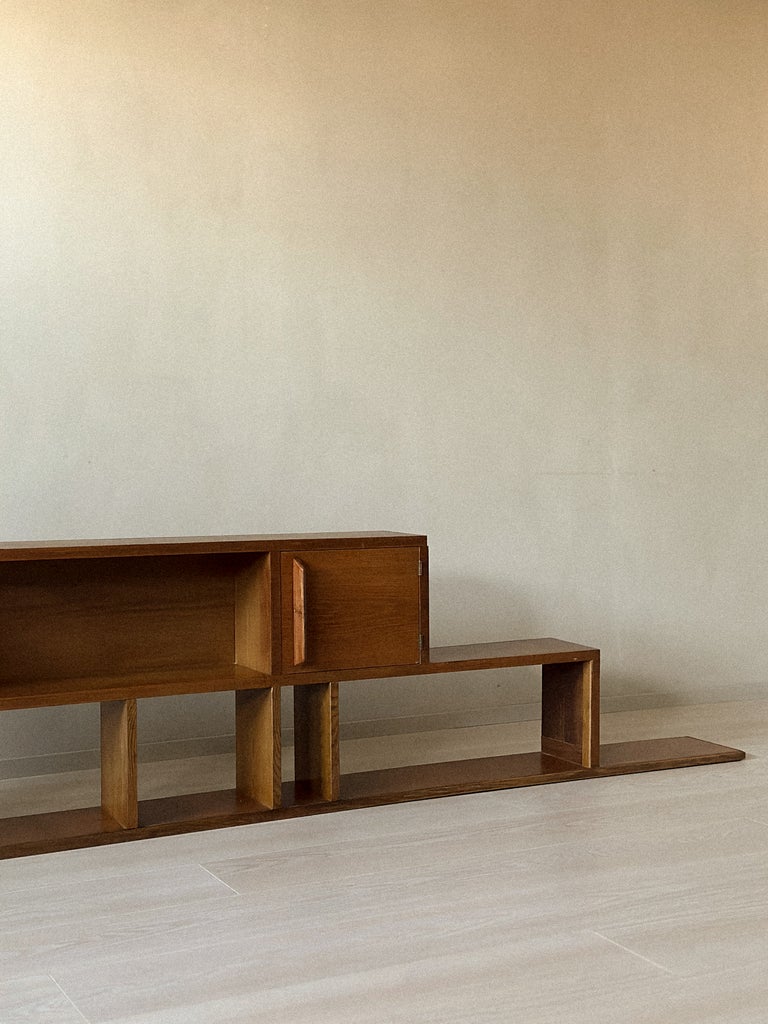 A Mid-Century Oak Wall Shelf in style of Charlotte Perriand, France c. 1950s - Image 4