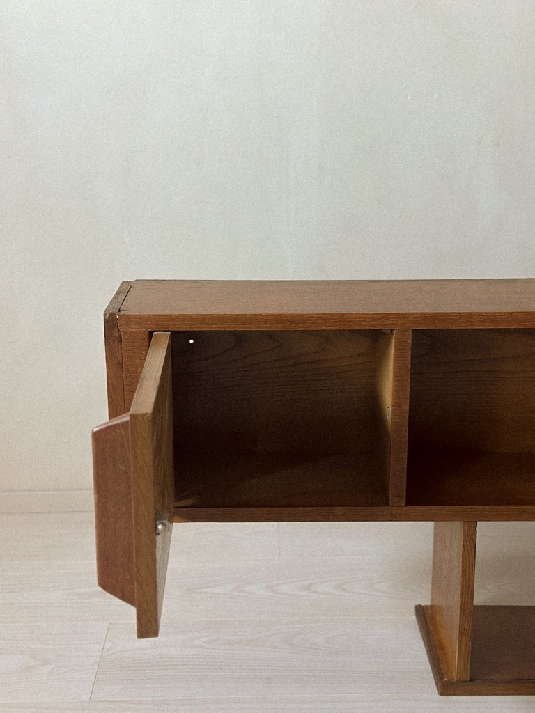 A Mid-Century Oak Wall Shelf in style of Charlotte Perriand, France c. 1950s - Image 8