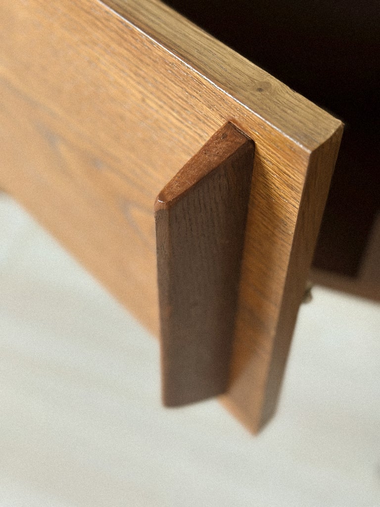 A Mid-Century Oak Wall Shelf in style of Charlotte Perriand, France c. 1950s - Image 7