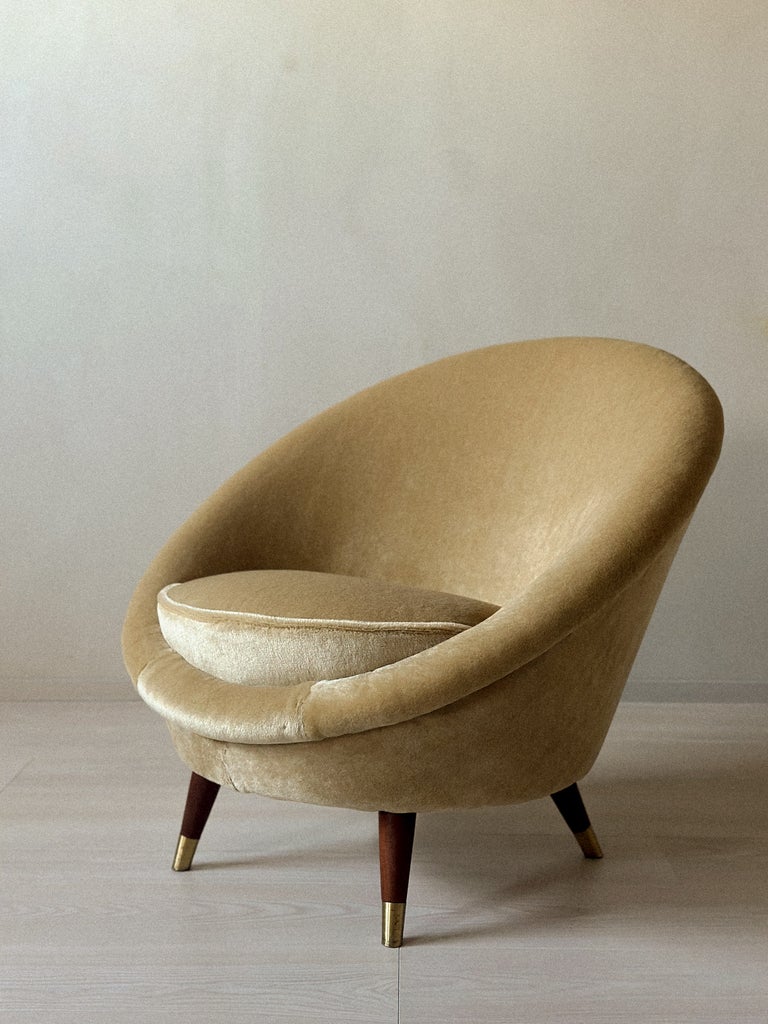 A Rare Pair of Mid-Century Scandinavian Egg Chairs, Model “Florida” by Vatne - Image 4